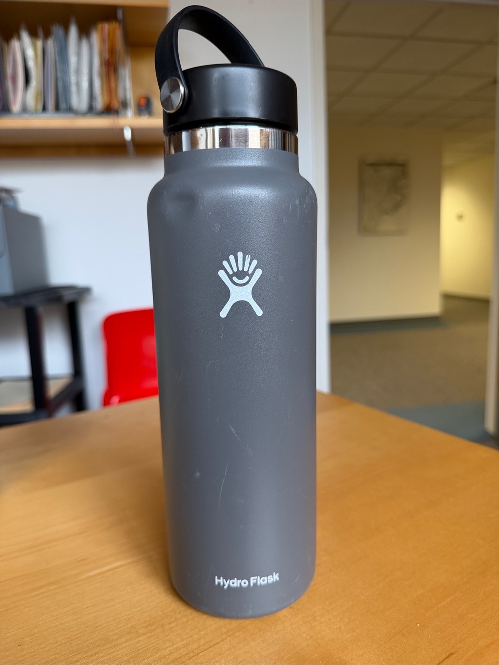 Hydro Flask Charcoal Gray Stainless Water Bottle with Black Lid 40 oz